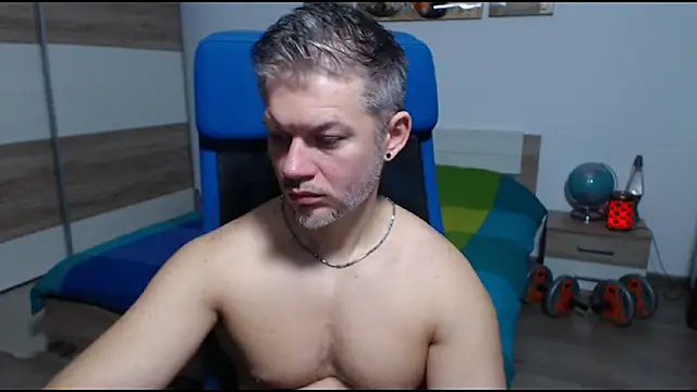 Snapshot of RobbyShawz chatting on 10.15.25 RobbyShawz online show from 10.15.25