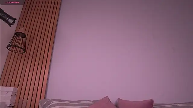 mia-reeves online show from 04.08.26