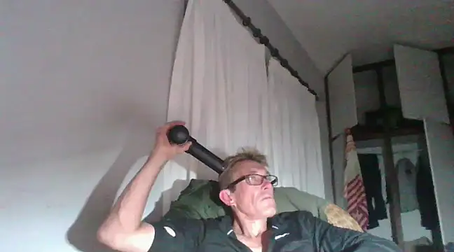 Snapshot of xykenrah@xh chatting on 12.14.24 xykenrahxh online show from 12.14.24