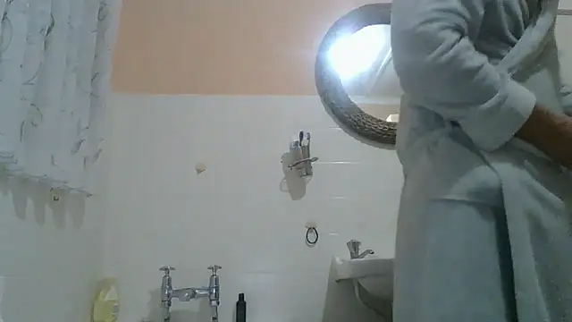 Snapshot of xykenrah@xh chatting on 11.20.25 xykenrahxh online show from 11.20.25