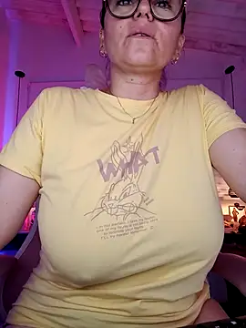 Snapshot of MariaPau_83 chatting on 03.19.25 MariaPau 83 online show from 03.19.25