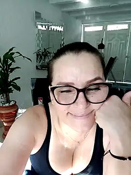 Snapshot of MariaPau_83 chatting on 03.19.25 MariaPau 83 online show from 03.19.25