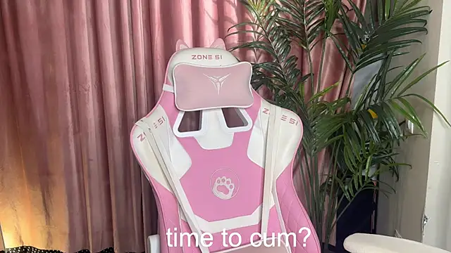 Snapshot of 01_lili_01 chatting on 09.30.25 01 lili 01 online show from 09.30.25