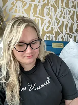 PiggyRose online show from 10.12.25