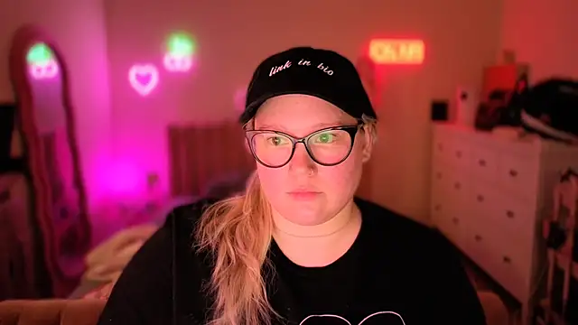 PiggyRose online show from 10.18.25