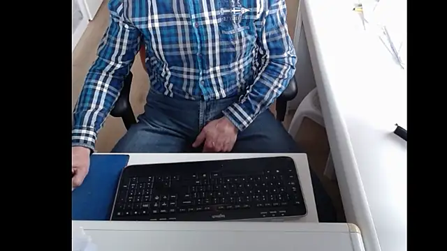 Snapshot of dutchpornking chatting on 02.04.25 dutchpornking online show from 02.04.25