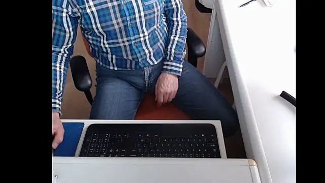 Snapshot of dutchpornking chatting on 02.24.25 dutchpornking online show from 02.24.25