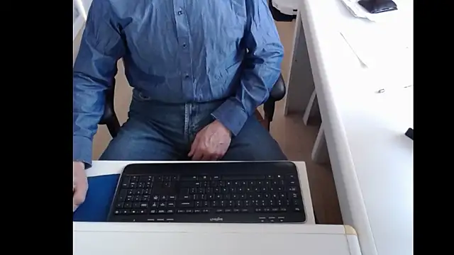 Snapshot of dutchpornking chatting on 03.18.25 dutchpornking online show from 03.18.25