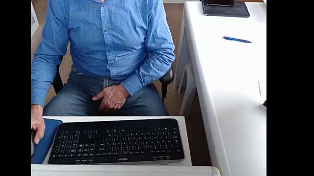 Snapshot of dutchpornking chatting on 10.09.25 dutchpornking online show from 10.09.25