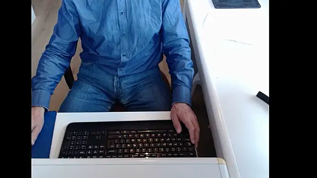 Snapshot of dutchpornking chatting on 10.14.25 dutchpornking online show from 10.14.25