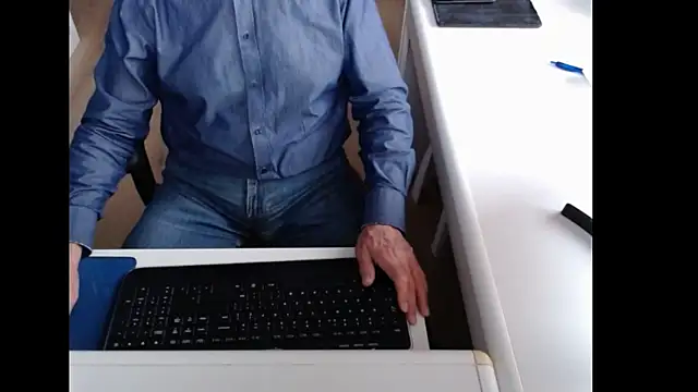 Snapshot of dutchpornking chatting on 10.19.25 dutchpornking online show from 10.19.25