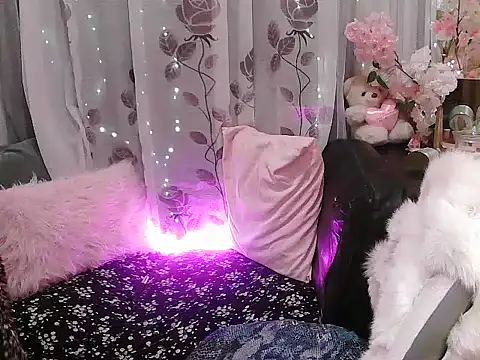 Snapshot of OhmyPinay chatting on 12.04.25 OhmyPinay online show from 12.04.25