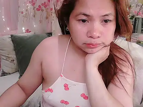 Snapshot of OhmyPinay chatting on 04.28.26 OhmyPinay online show from 04.28.26