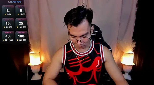 Snapshot of 000batman000 chatting on 02.04.25 000batman000 online show from 02.04.25