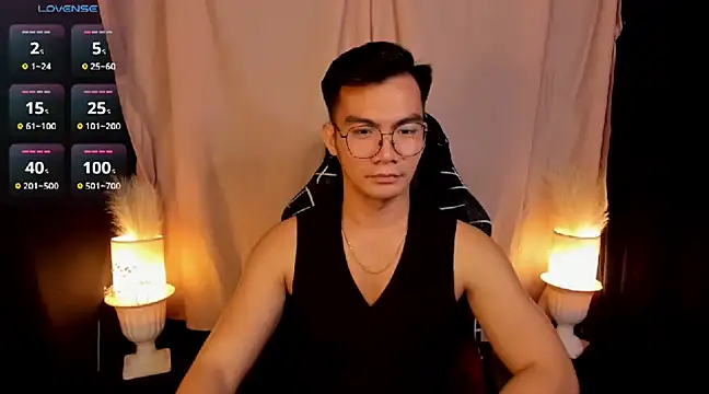 Snapshot of 000batman000 chatting on 02.10.25 000batman000 online show from 02.10.25