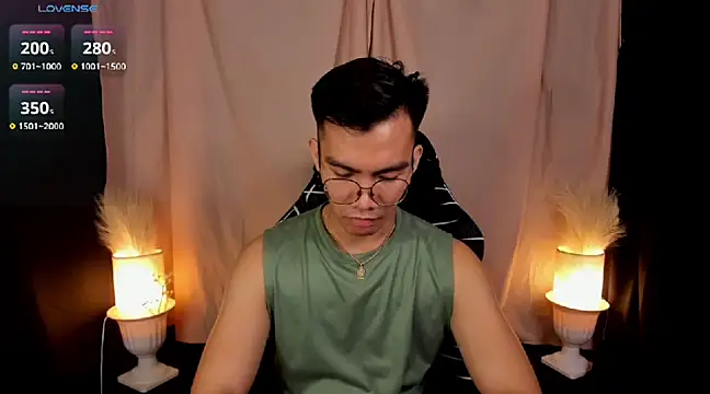 Snapshot of 000batman000 chatting on 02.19.25 000batman000 online show from 02.19.25