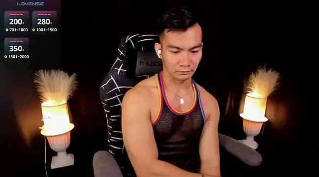 Snapshot of 000batman000 chatting on 03.17.25 000batman000 online show from 03.17.25