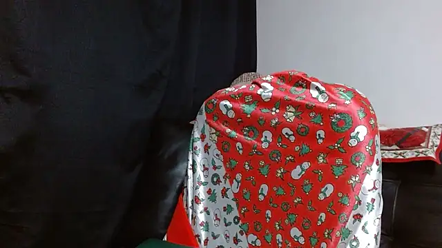 Snapshot of AnnyelinnaLove chatting on 12.28.24 AnnyelinnaLove online show from 12.28.24