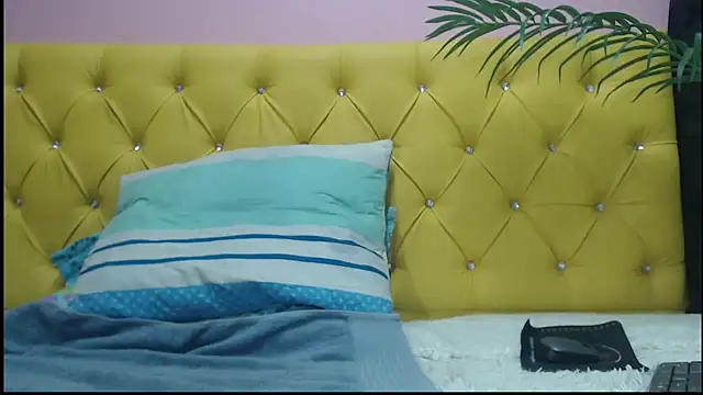 Snapshot of oso_dirty_ chatting on 12.15.24 oso dirty online show from 12.15.24