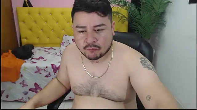 Snapshot of oso_dirty_ chatting on 12.21.24 oso dirty online show from 12.21.24