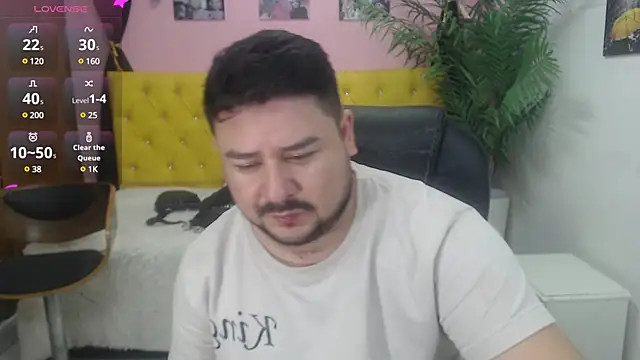 Snapshot of oso_dirty_ chatting on 03.02.25 oso dirty online show from 03.02.25