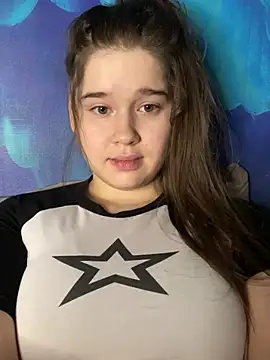 Snapshot of HornyGirlH chatting on 12.13.24 HornyGirlH online show from 12.13.24