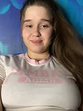 Snapshot of HornyGirlH chatting on 12.21.24 HornyGirlH online show from 12.21.24