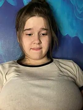 Snapshot of HornyGirlH chatting on 12.28.24 HornyGirlH online show from 12.28.24