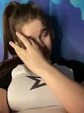 Snapshot of HornyGirlH chatting on 01.04.25 HornyGirlH online show from 01.04.25