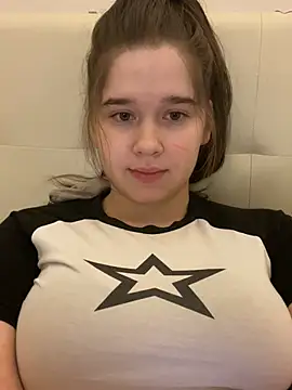 Snapshot of HornyGirlH chatting on 02.04.25 HornyGirlH online show from 02.04.25