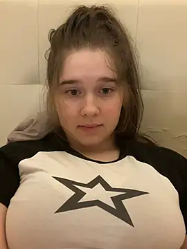 Snapshot of HornyGirlH chatting on 02.04.25 HornyGirlH online show from 02.04.25