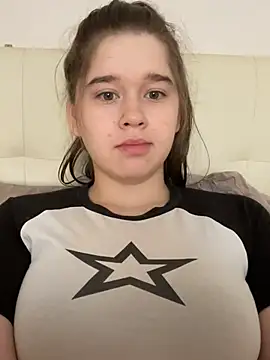 Snapshot of HornyGirlH chatting on 02.13.25 HornyGirlH online show from 02.13.25