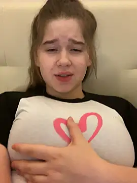 Snapshot of HornyGirlH chatting on 02.15.25 HornyGirlH online show from 02.15.25