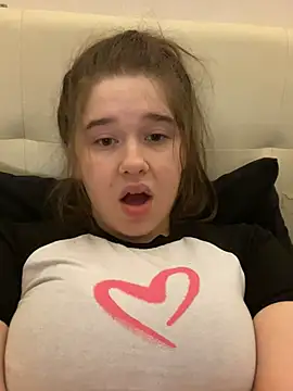 Snapshot of HornyGirlH chatting on 02.17.25 HornyGirlH online show from 02.17.25