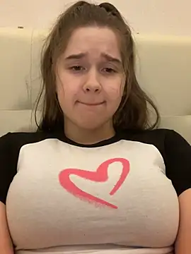 Snapshot of HornyGirlH chatting on 02.19.25 HornyGirlH online show from 02.19.25