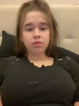 Snapshot of HornyGirlH chatting on 02.22.25 HornyGirlH online show from 02.22.25