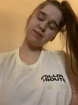 Snapshot of HornyGirlH chatting on 03.01.25 HornyGirlH online show from 03.01.25