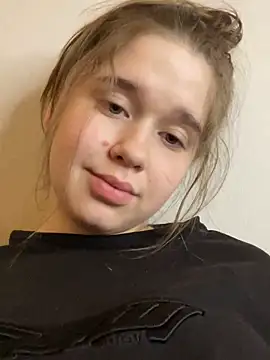 Snapshot of HornyGirlH chatting on 03.01.25 HornyGirlH online show from 03.01.25