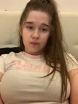 Snapshot of HornyGirlH chatting on 03.06.25 HornyGirlH online show from 03.06.25