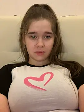 Snapshot of HornyGirlH chatting on 03.12.25 HornyGirlH online show from 03.12.25