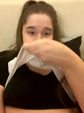 Snapshot of HornyGirlH chatting on 09.10.25 HornyGirlH online show from 09.10.25