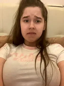 Snapshot of HornyGirlH chatting on 10.03.25 HornyGirlH online show from 10.03.25