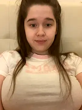 Snapshot of HornyGirlH chatting on 10.05.25 HornyGirlH online show from 10.05.25