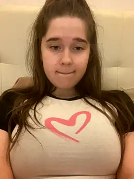 Snapshot of HornyGirlH chatting on 10.20.25 HornyGirlH online show from 10.20.25