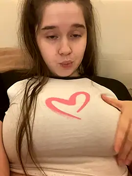 Snapshot of HornyGirlH chatting on 10.23.25 HornyGirlH online show from 10.23.25