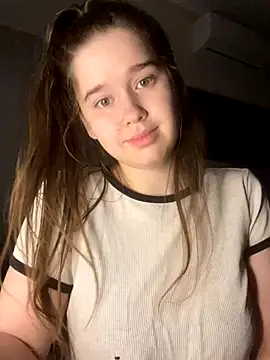 Snapshot of HornyGirlH chatting on 11.10.25 HornyGirlH online show from 11.10.25