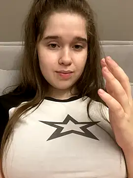 Snapshot of HornyGirlH chatting on 11.17.25 HornyGirlH online show from 11.17.25