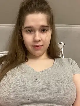 Snapshot of HornyGirlH chatting on 11.25.25 HornyGirlH online show from 11.25.25