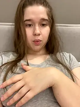 Snapshot of HornyGirlH chatting on 11.30.25 HornyGirlH online show from 11.30.25