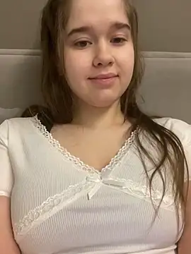 Snapshot of HornyGirlH chatting on 12.15.25 HornyGirlH online show from 12.15.25